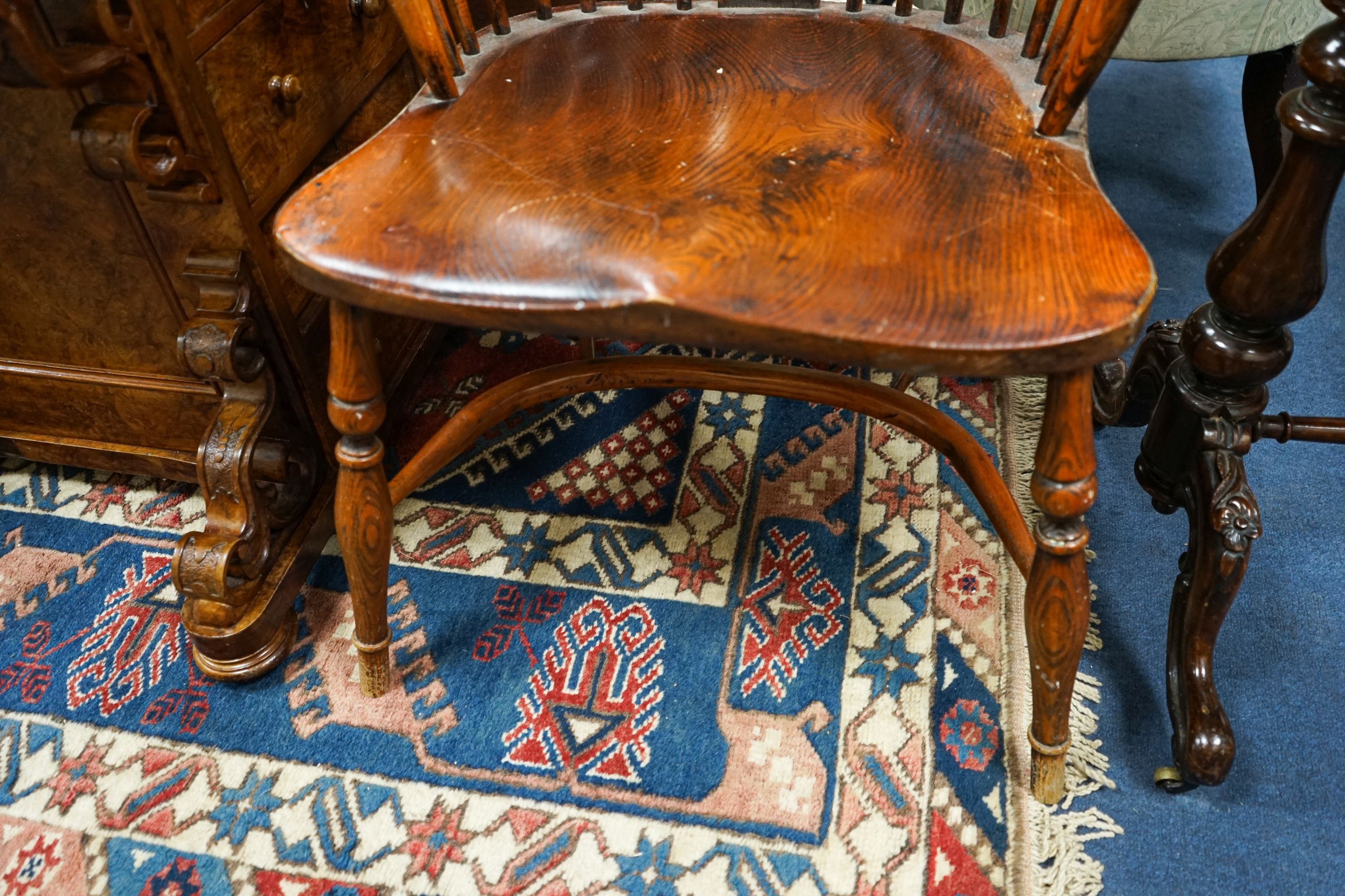 An ash and elm Windsor armchair, width 59cm, depth 46cm, height 103cm